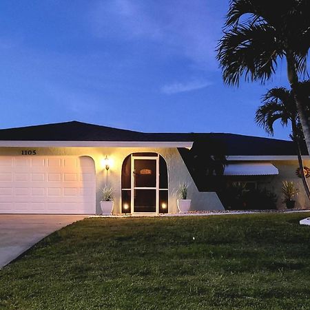 Tropical Breeze Canal Waterfront Home, Heated Pool Cape Coral Exterior photo