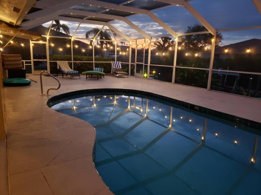 Tropical Breeze Canal Waterfront Home, Heated Pool Cape Coral Exterior photo