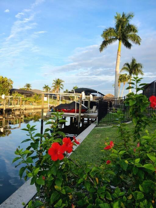 Tropical Breeze Canal Waterfront Home, Heated Pool Cape Coral Exterior photo