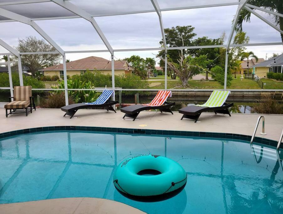 Tropical Breeze Canal Waterfront Home, Heated Pool Cape Coral Exterior photo