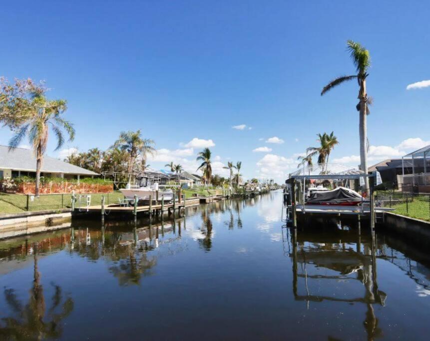 Tropical Breeze Canal Waterfront Home, Heated Pool Cape Coral Exterior photo