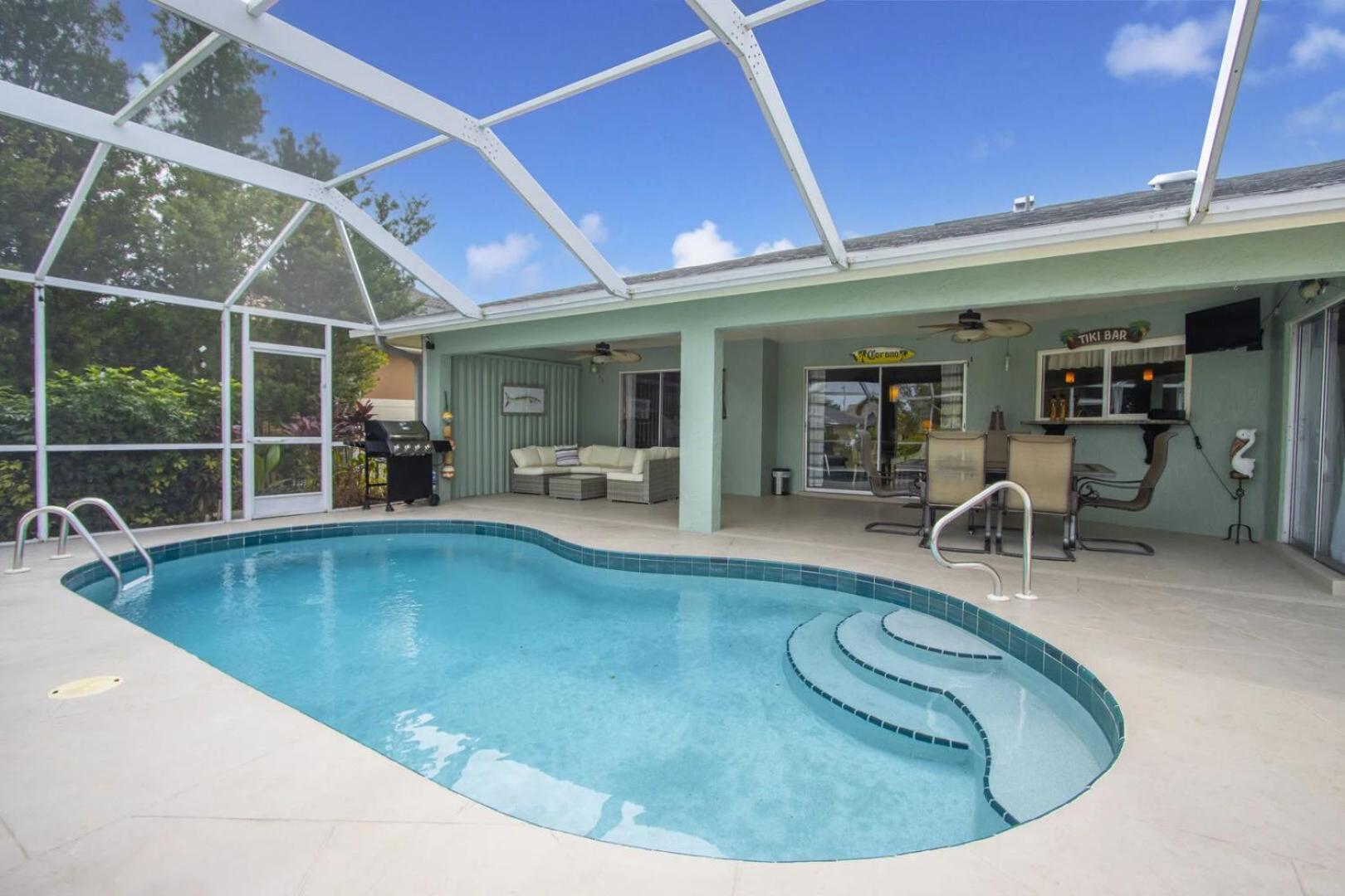 Tropical Breeze Canal Waterfront Home, Heated Pool Cape Coral Exterior photo